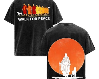 Camiseta minimalista lavada "Camina por la Paz" con monje zen y perro