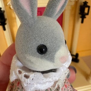 Babcia-króliczek rodziny Sylvanian - przedmiot kolekcjonerski i zabytkowy! zdjęcie 3