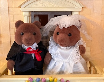 Sylvanian Families Hazel y Woody Honeypot: pareja de novios de época