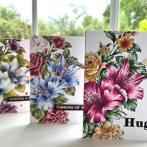 Biglietti di auguri con gigli in fiore fatti a mano