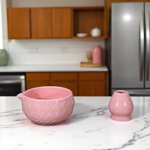 Set di ciotole per matcha in ceramica rosa con frusta in bambù e porta chasen, set cerimoniale per matcha rosa, regalo per amica, regalo di compleanno per lei