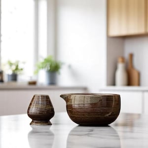 Set di ciotole per matcha in ceramica marrone con beccuccio, frusta in bambù e porta chasen, set da tè matcha giapponese per cerimonia, set regalo per ciotole matcha