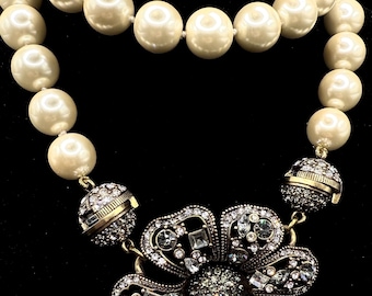 Elegant Heidi Daus Pearl Necklace with Rhinestone Flower Pendant