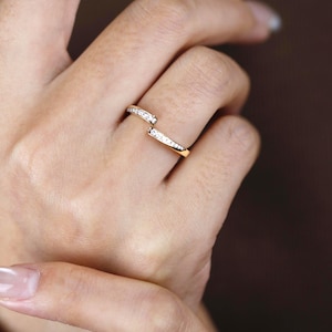 Infinite Loop Open Wedding Ring, Unique Curved Couples Bands, 14K Minimalist Stacked Engagement Moissanite Ring, Dainty Promise Ring for Her