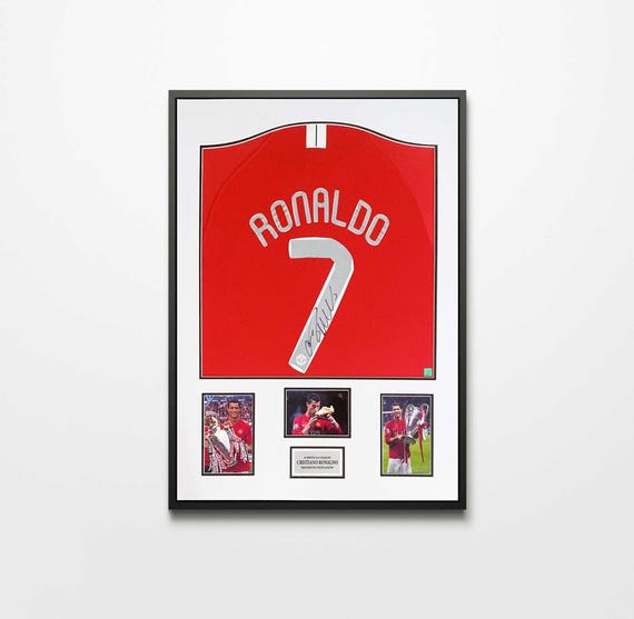 クリスティアーノ・ロナウドのサイン入りシャツ（マンチェスター