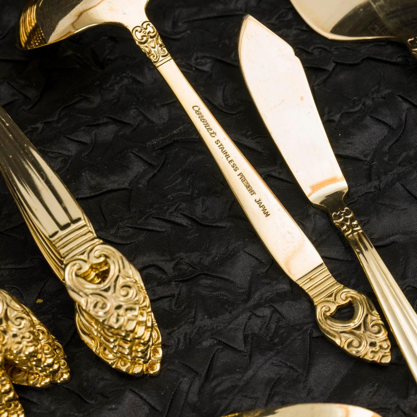 41 Pieces Stainless Steel Gold Accent Flatware Present 41 Pieces Stainless Steel Gold Accent Flatware Present