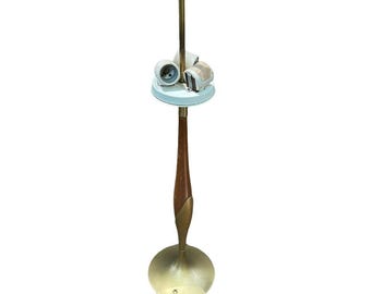 Lampa stołowa Laurel Lamp Co MCM Walnut Brass z lat 60. XX wieku, z wieloma gniazdami i podstawą w kształcie tulipana, 28 cali