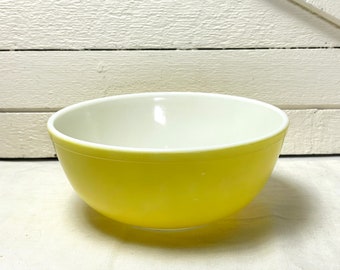 Vintage Yellow Pyrex Bowl: 4 Quart Primary Mixing Bowl (404)