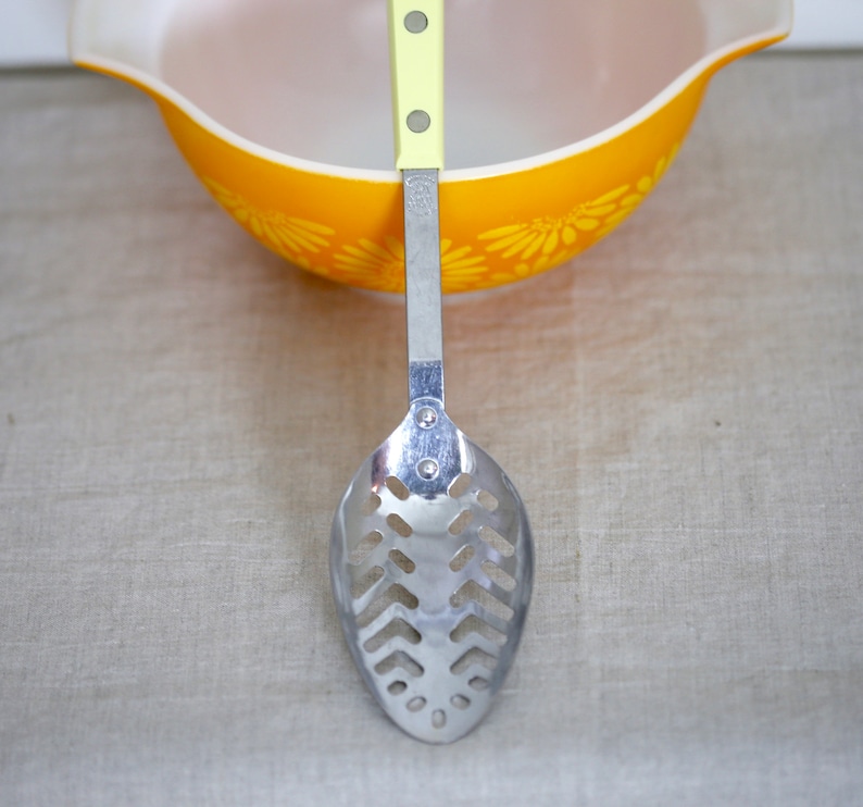 Ecko stainless steel made in the USA Retro Straining Spoon from the 1960/'s with yellow handle