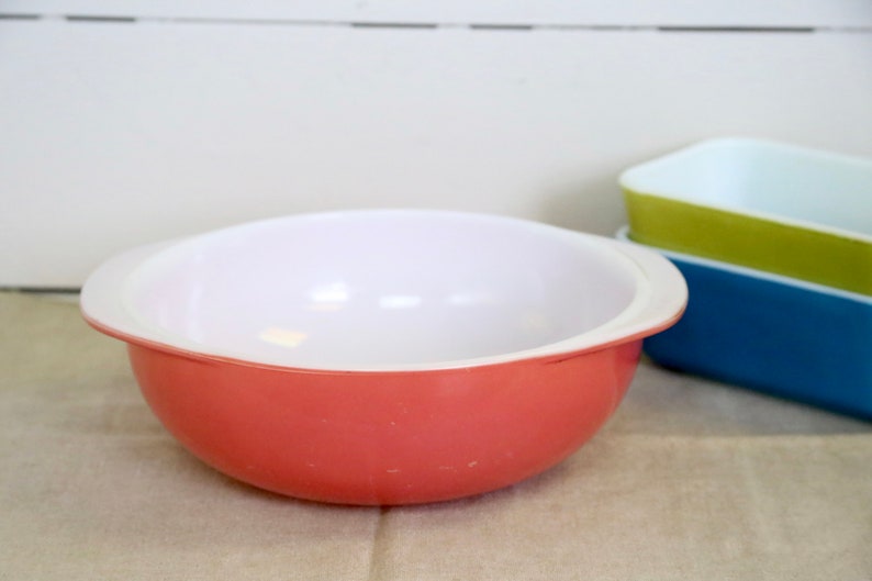 Pink Pyrex serving dish or mixing bowl