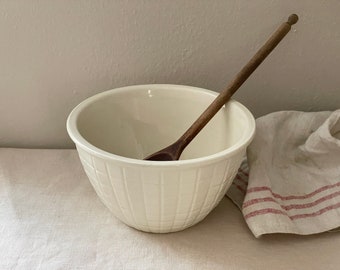 White dough bowl | Vintage kitchen bowls | White patterned mixing bowl