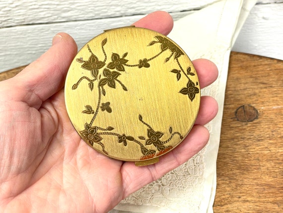Vintage powder compact | brass metal Zell Fifth A… - image 2