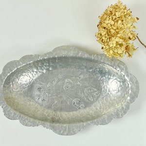 Vintage Hammered Aluminum Serving Tray: Tulip Design