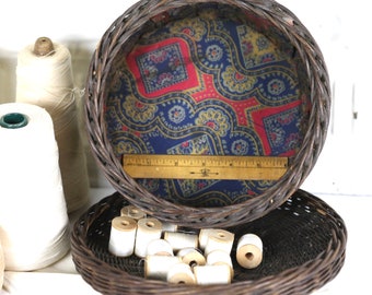 Cesta de costura de mimbre vintage con forro de tela - Hecha en Japón