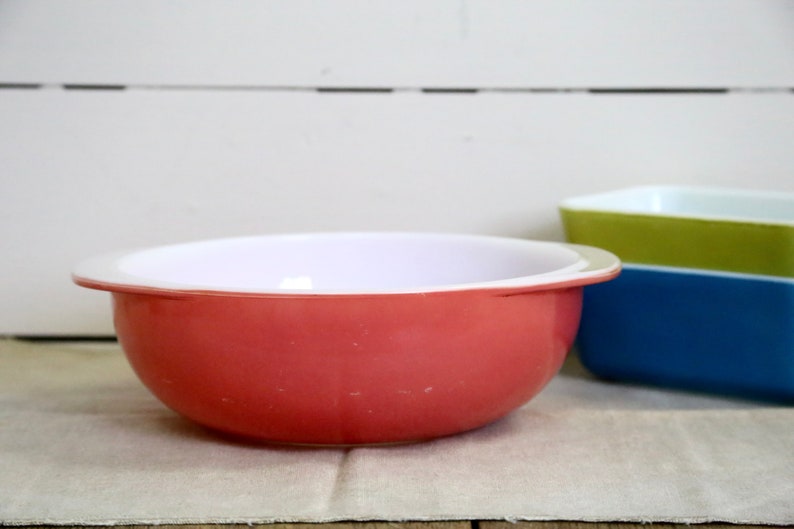 Pink Pyrex serving dish or mixing bowl
