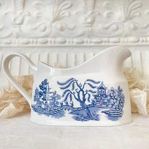 Royal Staffordshire Willow Gravy Boat: Vintage Blue Transferware