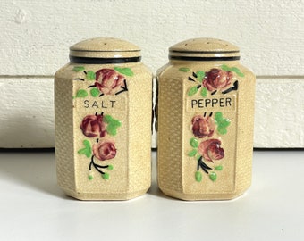 Salt and Pepper shakers | Vintage Cream hand painted shakers | Salt and Pepper shakers made in Japan