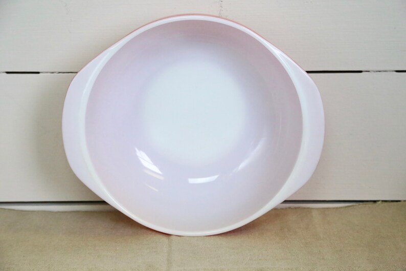 Pink Pyrex serving dish or mixing bowl