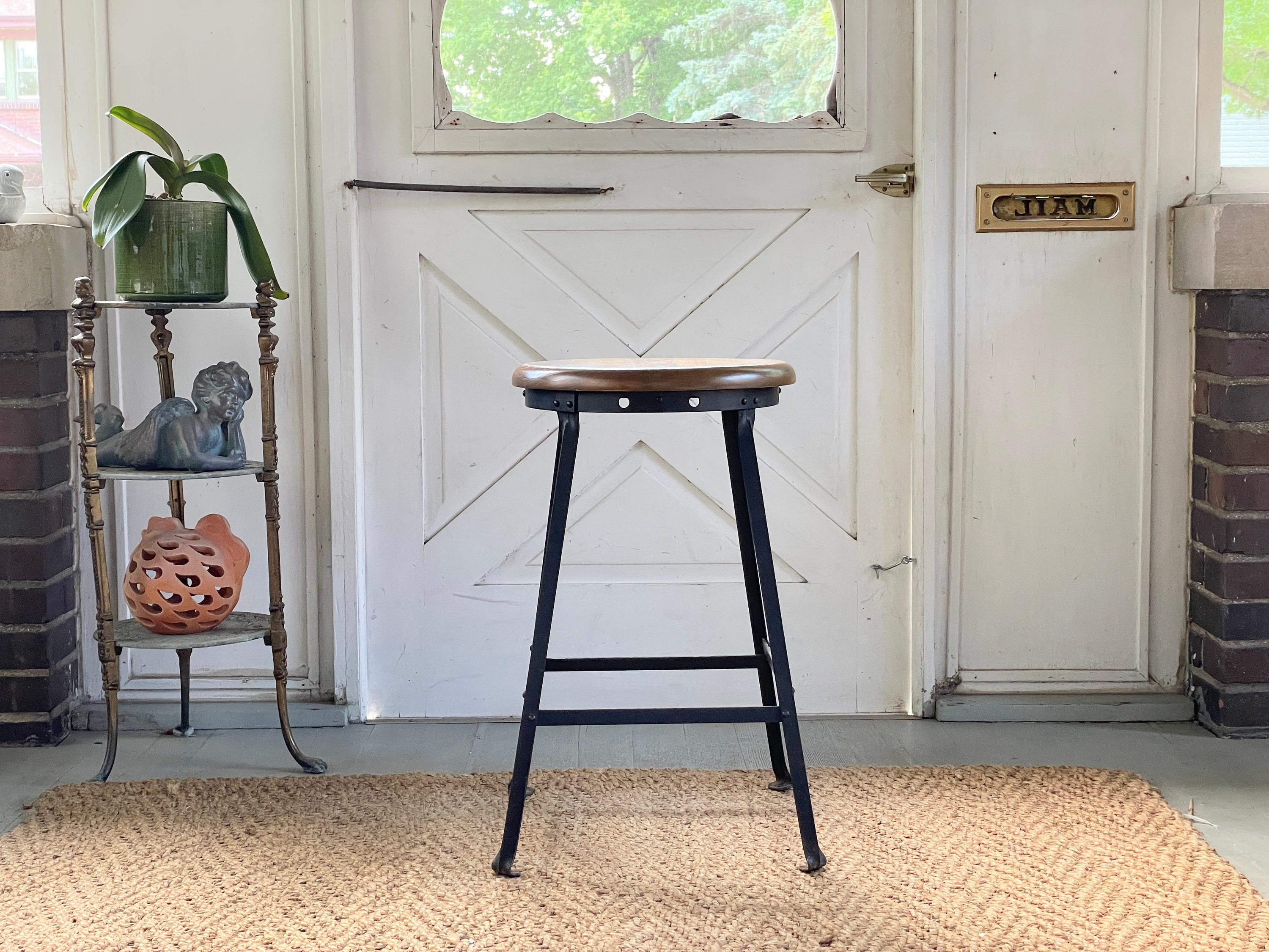 ヴィンテージインダストリアルスツール：24インチ角スチールフレーム