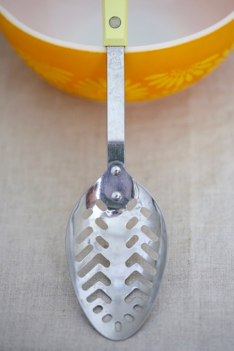 Ecko stainless steel made in the USA Retro Straining Spoon from the 1960/'s with yellow handle