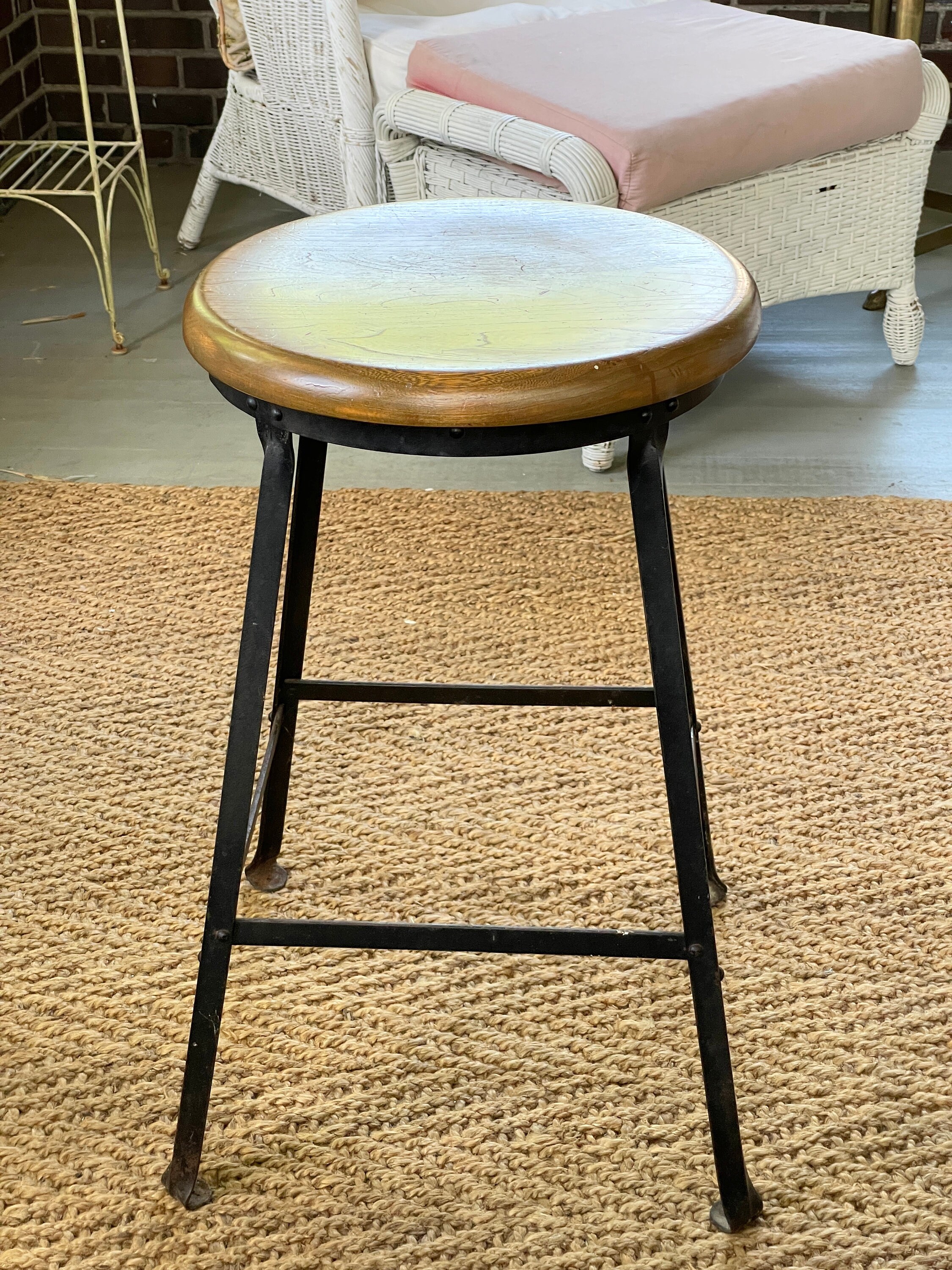 ヴィンテージインダストリアルスツール：24インチ角スチールフレーム