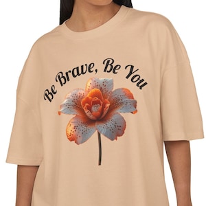 Maglietta, Flower Box Tee, Floreale Arancione e Bianco, Vintage, Classica Maglietta Floreale, Maglietta Unisex, Cotone Pesante, Regalo per Giardinaggio, Maglietta Botanica