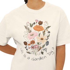 Boho Wild Flower Tee,Floral woman Tshirt,Botanical Shirt, ladies shirt , Nature Lover Gift,Floral shirt, Flover shirt