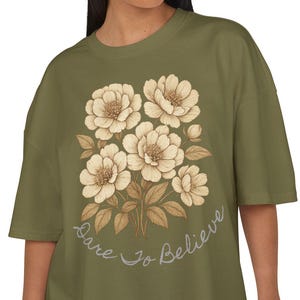 Maglietta con stampa floreale, maglietta unisex con stampa floreale, maglietta botanica, regalo per gli amanti della natura, maglietta beige, marrone e bianca, maglietta da donna, camicia da donna, maglietta a fiori