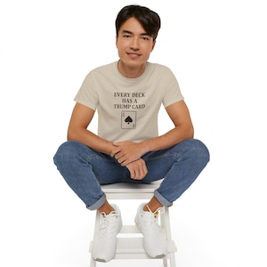 Cada baraja tiene su carta del triunfo: un regalo ideal, ropa informal, noche de póquer, celebración, uso diario.