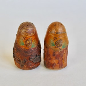 Vintage 1950&#39;s Knott&#39;s Berry Farm Souvenir Wooden Salt and Pepper Shakers Serving Set!