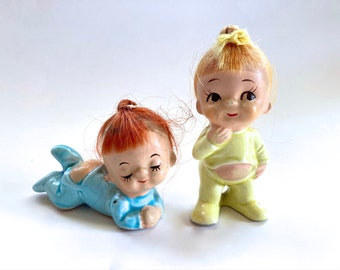 Vintage 1950's 2 Baby Girls in Pajamas Ceramic Figurine Set by National Potteries Co Napco Baby Figurines with Nylon Hair