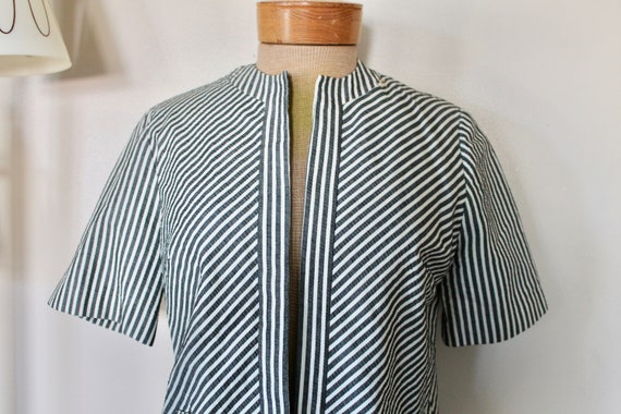 1960s Womens Striped Charcoal Gray and White Seer… - image 5