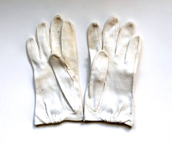 Vintage 1950s White Ladies Formal Gloves! - image 2