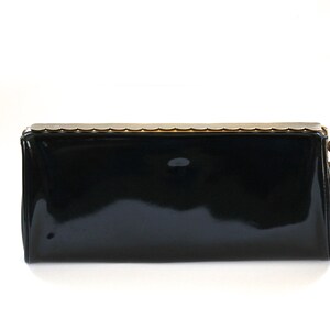 Vintage 1950&#39;s/1960&#39;s Black Vinyl and Gold Clutch Purse! Cute Scalloped Closure!