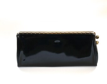 Vintage 1950's/1960's Black Vinyl and Gold Clutch Purse! Cute Scalloped Closure!