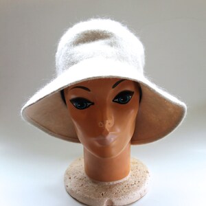 Vintage 1940s/1950s Womens Ivory Wool Hat by Dayne!