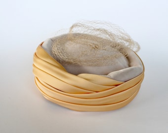 Vintage 1950s/1960s Womens Peach and Dove Grey Velvet and Satin Pillbox Hat with Birdcage Veil