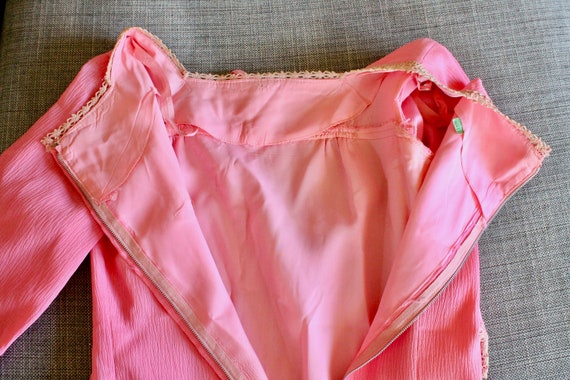 Vintage 1960s Bubblegum Pink Folksy Style 3/4 Sle… - image 10