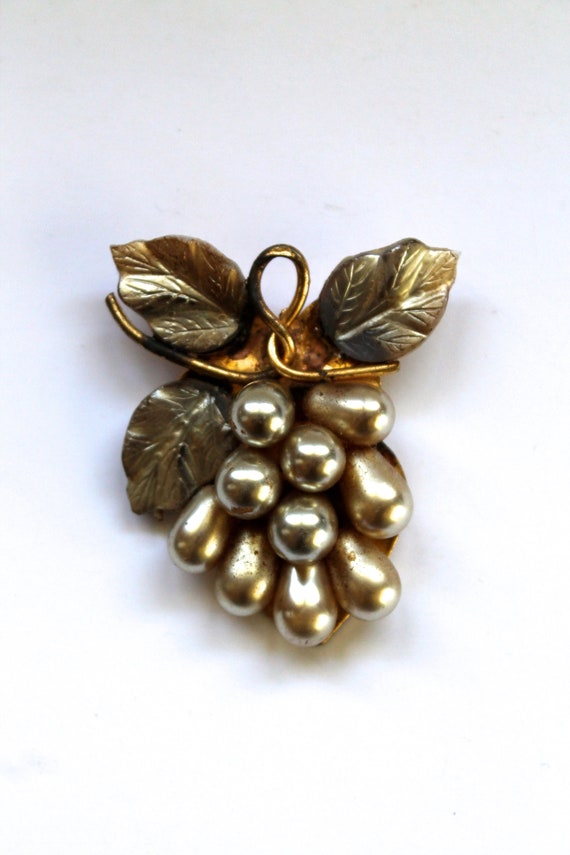 1950s/1960s Gold Tone Grapes Dress or Shoe Clip! - image 1