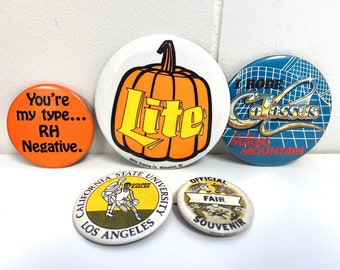 Vintage Lot of 5 1950's-80's Advertising Pins/Buttons! Vintage Halloween - Miller Lite - Six Flags Magic Mountain!