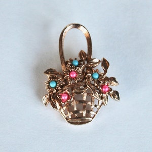 Vintage 1950s/1960s Gold Tone Flower Basket Pin/Brooch with Pink and Blue Flowers