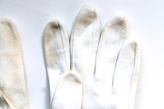 Vintage 1950s White Ladies Formal Gloves! - image 4