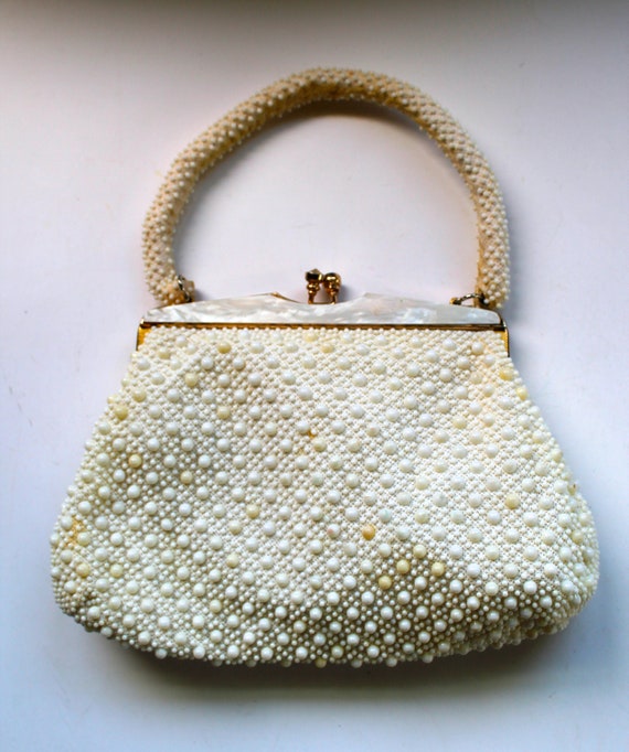 Vintage White Beaded Handbag With Cute Pearlescent Plastic Pieces