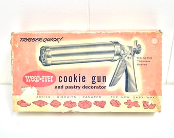 Vintage 1950's Wear-Ever Cookie Gun and Pastry Decorator in Original Box! Cute!