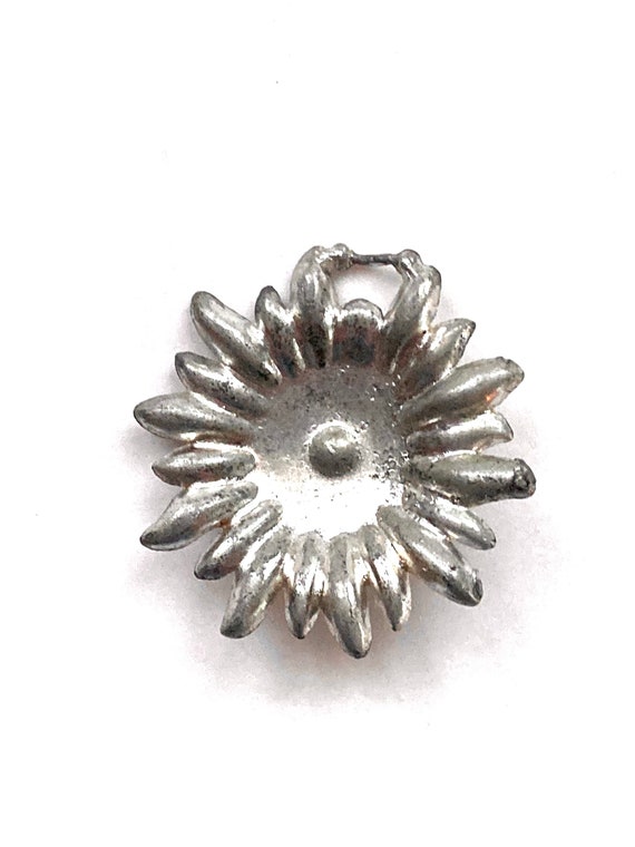 Vintage 1960’s Silver Tone Flower/Sunburst Rhines… - image 2