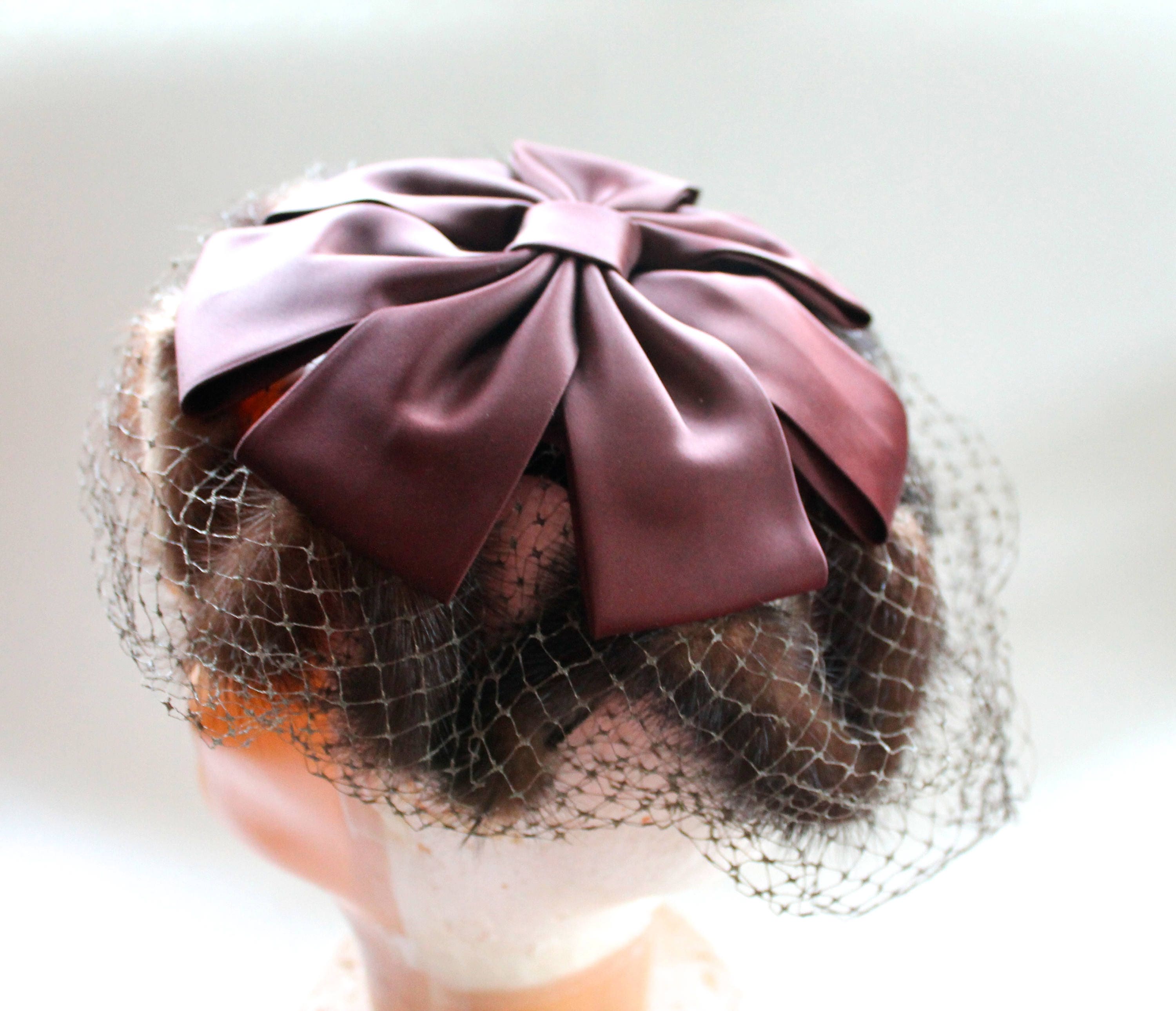 Vintage 1950s Womens Fur Hat With Brown Silk Bow and  display picture 2