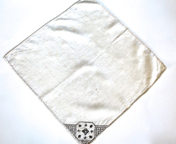 Vintage 1940's White and Grey Embroidered Linen H… - image 1