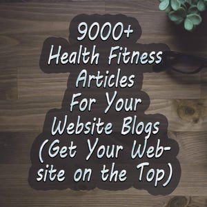 Könnte beinhalten: Draufsicht auf einen Holzschreibtisch mit Laptop, Brille, Kaffeetasse und Tablet. Ein Schild im Tafelstil zeigt den Text "9000+ Gesundheits- und Fitnessartikel für Ihre Website-Blogs (Bringen Sie Ihre Website an die Spitze)".