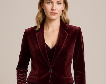 Conjunto feminino de blazer e calça em veludo bordô – Premium | Roupa formal para festas | Terno sob medida para eventos e casamentos