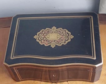 Boîte à bijoux française en marqueterie Boulle